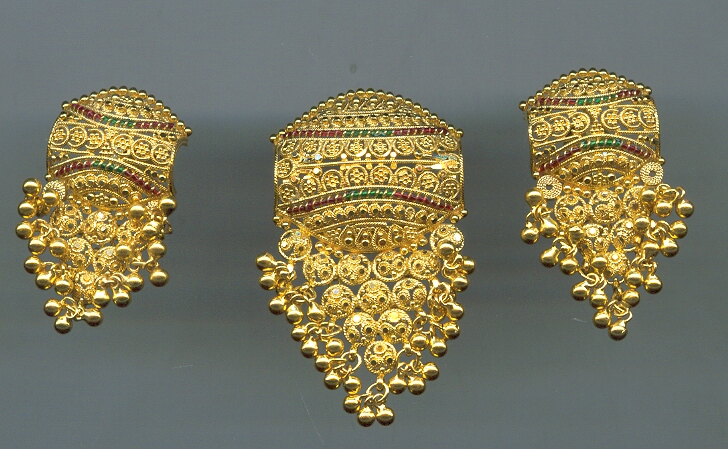 GOLD HALF SET PENDENT PLAIN FANCY