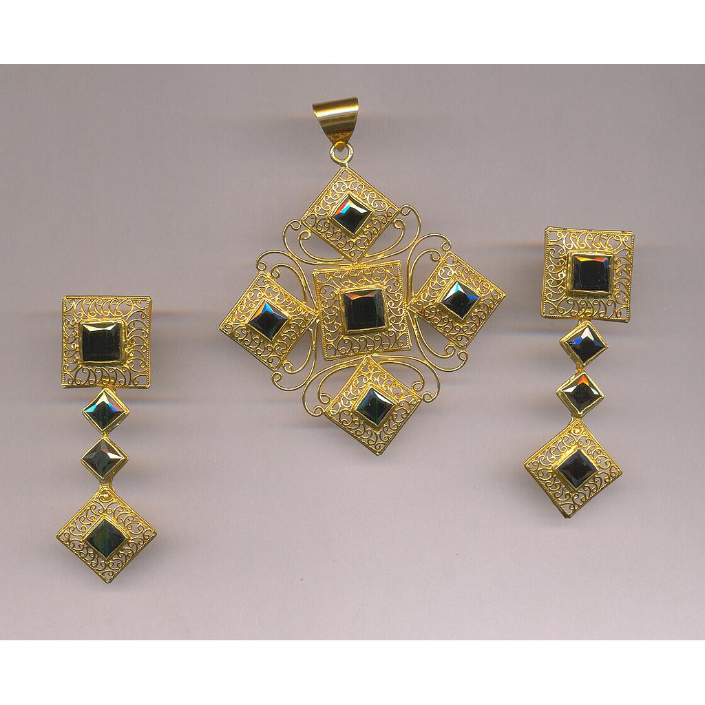 GOLD HALF SET PENDENT PLAIN FANCY