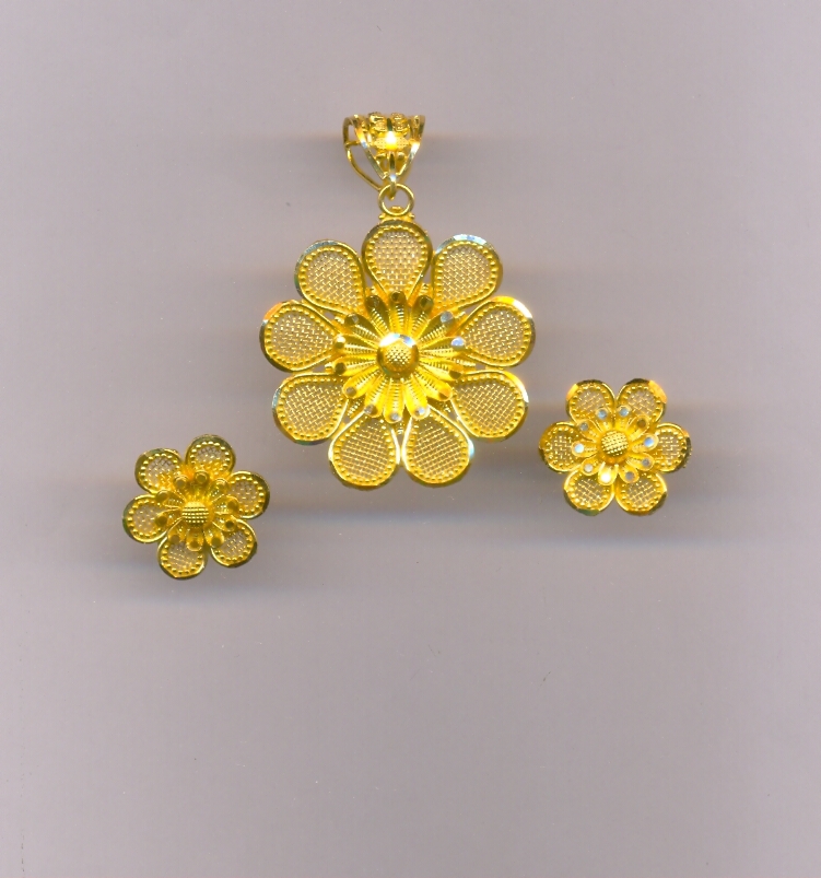 GOLD HALF SET PENDENT PLAIN FANCY