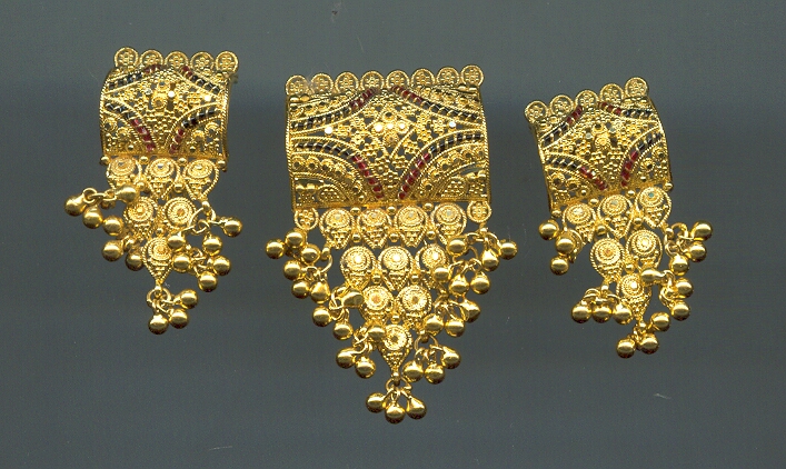 GOLD HALF SET PENDENT PLAIN FANCY