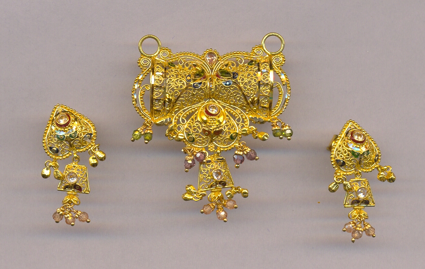 GOLD HALF SET PENDENT PLAIN FANCY
