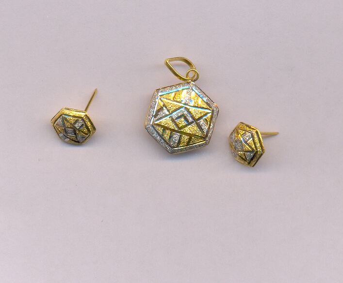 GOLD HALF SET PENDENT PLAIN FANCY