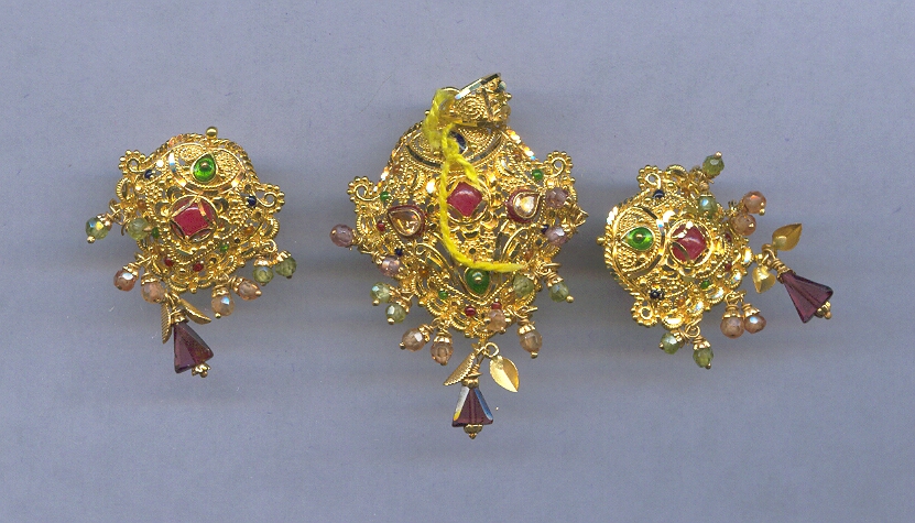 GOLD HALF SET PENDENT PLAIN FANCY