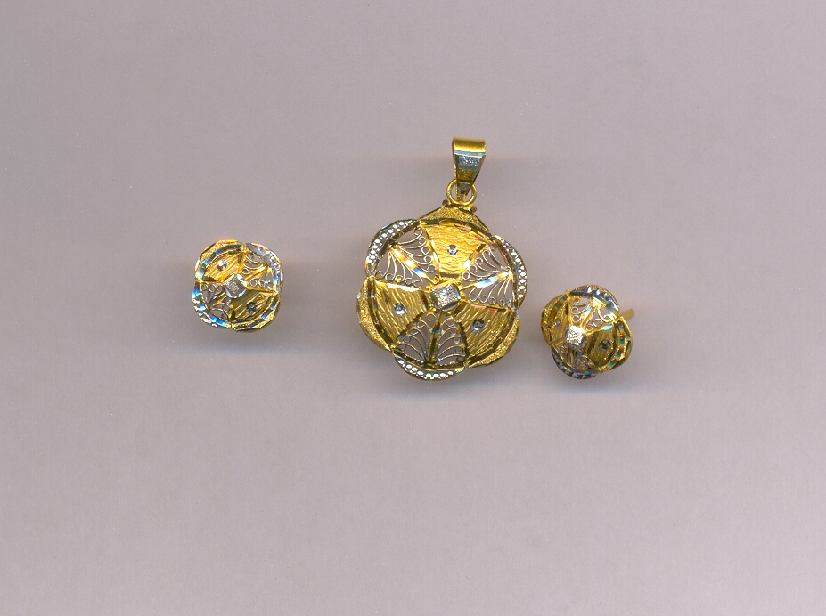 GOLD HALF SET PENDENT PLAIN FANCY