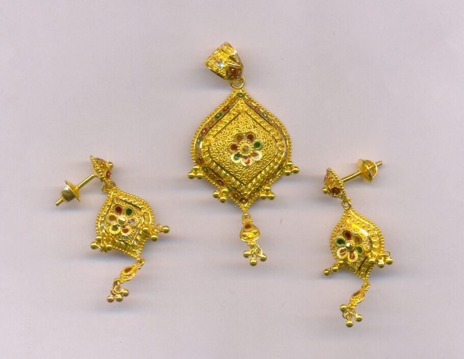 GOLD HALF SET PENDENT PLAIN FANCY