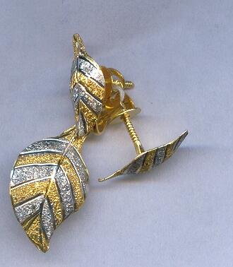 GOLD HALF SET PENDENT PLAIN FANCY