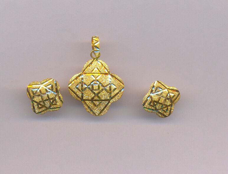 GOLD HALF SET PENDENT PLAIN FANCY