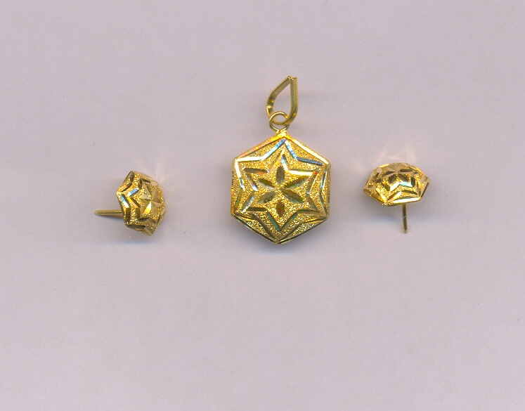 GOLD HALF SET PENDENT PLAIN FANCY