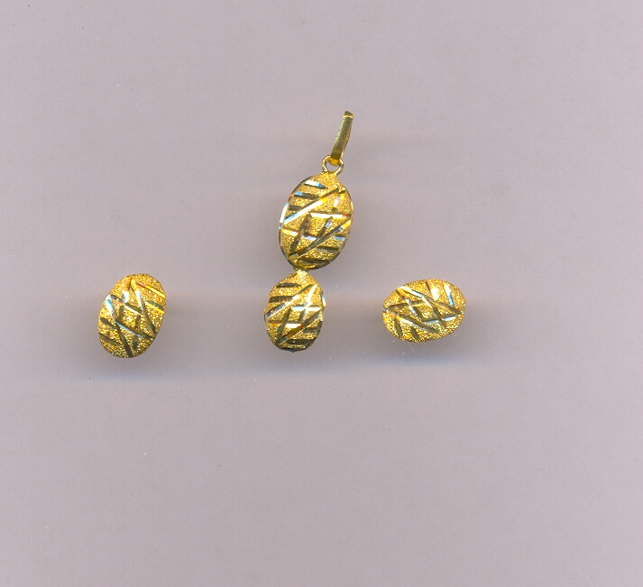 GOLD HALF SET PENDENT PLAIN FANCY