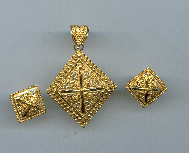 GOLD HALF SET PENDENT PLAIN GENERAL