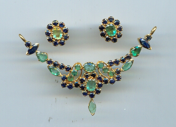 GOLD HALF SET PENDENT REALSTONE EXCLUSIVE