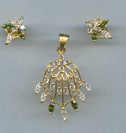 GOLD HALF SET PENDENT REALSTONE EXCLUSIVE