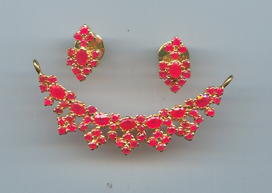 GOLD HALF SET PENDENT REALSTONE EXCLUSIVE