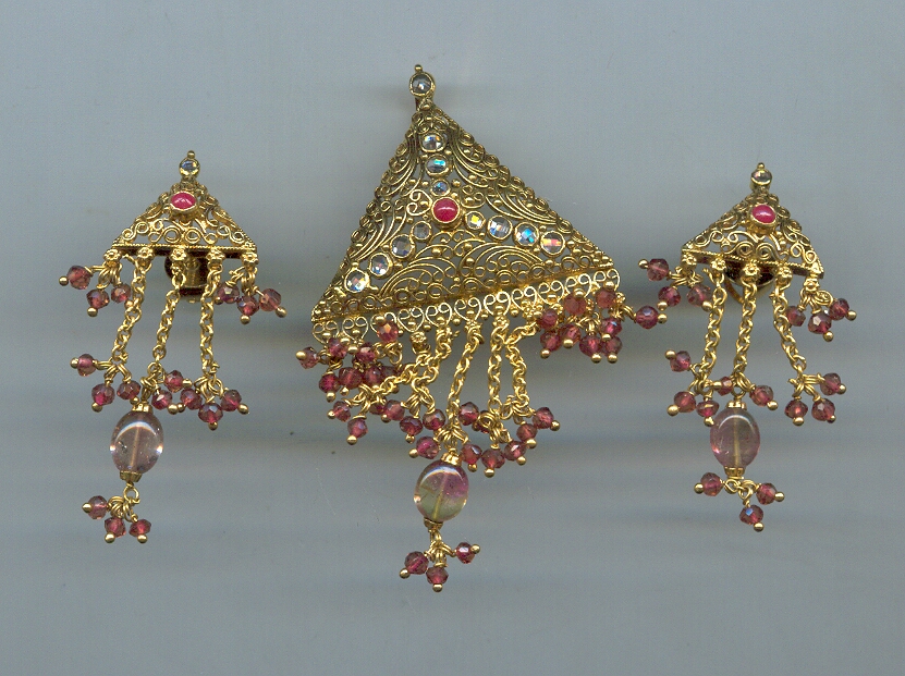 GOLD HALF SET PENDENT REALSTONE EXCLUSIVE