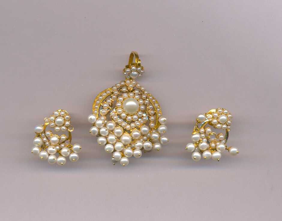 GOLD HALF SET PENDENT REALSTONE FANCY