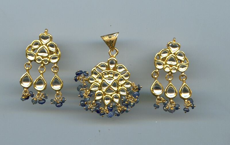 GOLD HALF SET PENDENT REALSTONE GENERAL