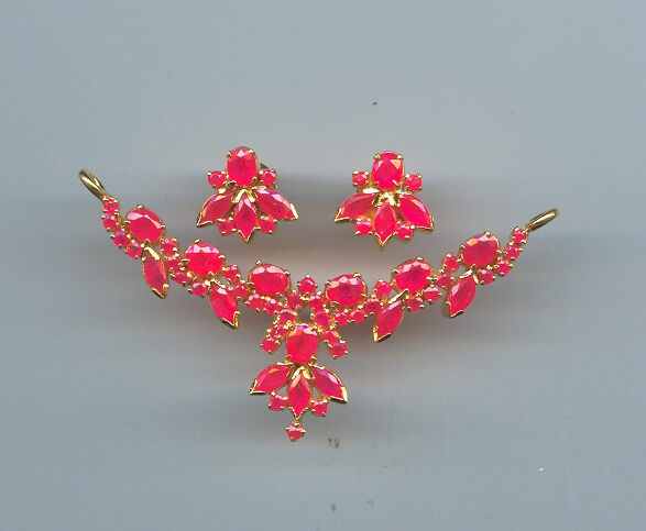 GOLD HALF SET PENDENT REALSTONE GENERAL