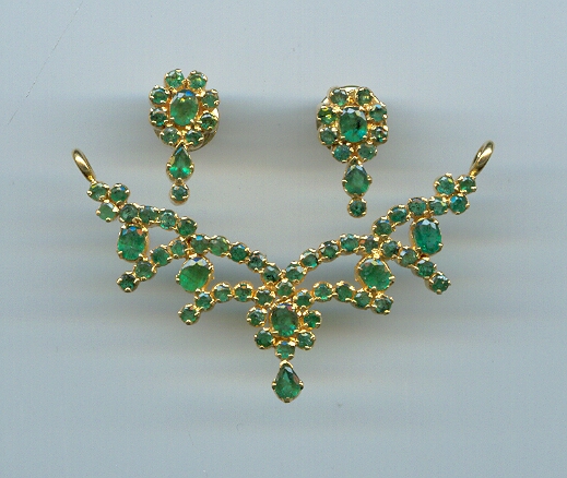 GOLD HALF SET PENDENT REALSTONE GENERAL