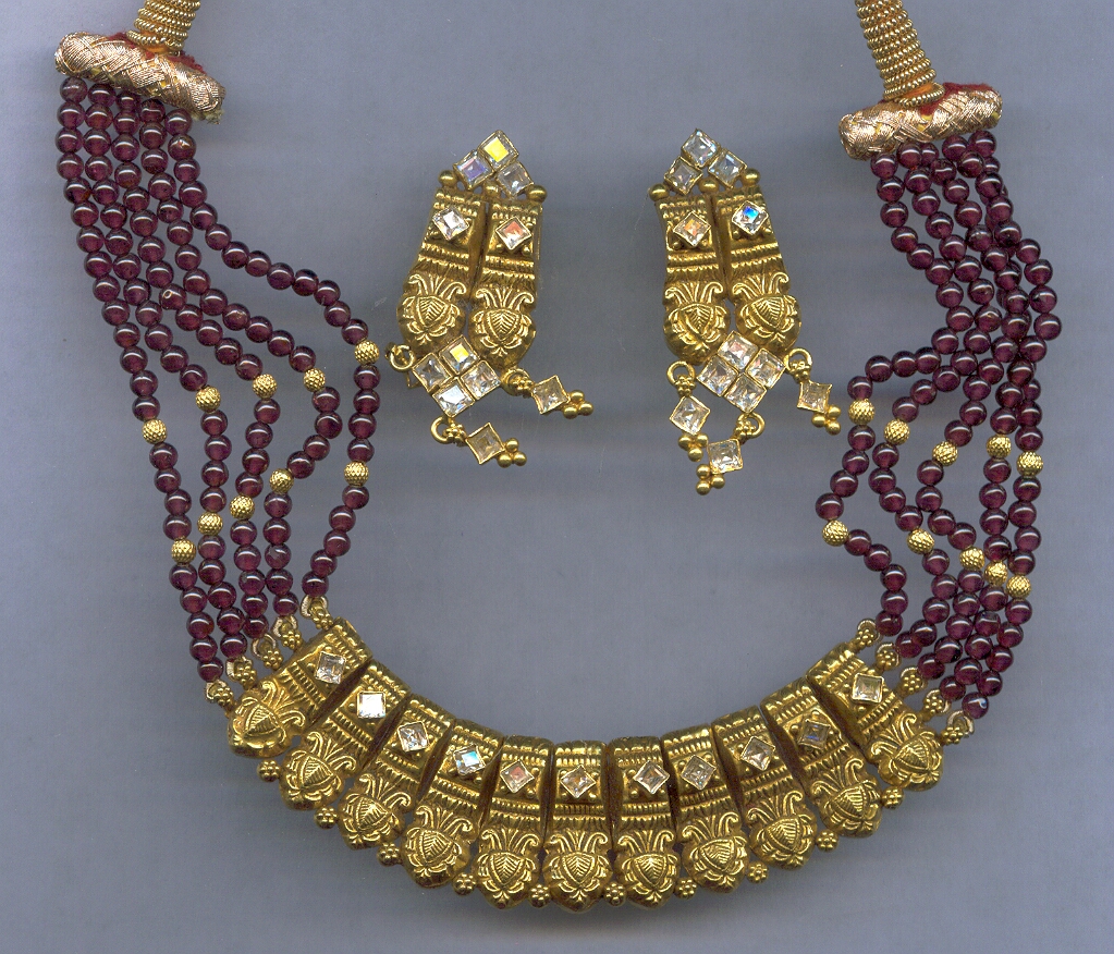 GOLD HALF SET ROUND ANTIQUE EXCLUSIVE