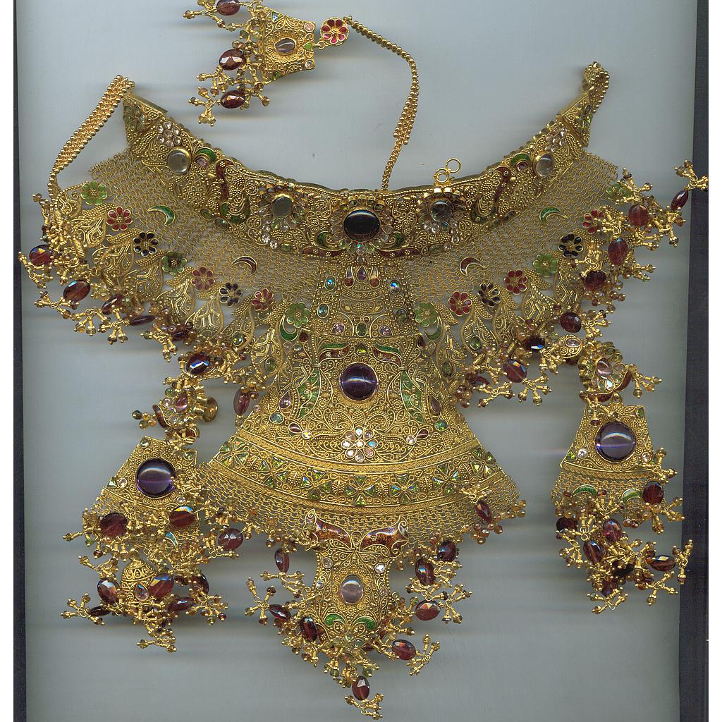 GOLD HALF SET ROUND ANTIQUE EXCLUSIVE