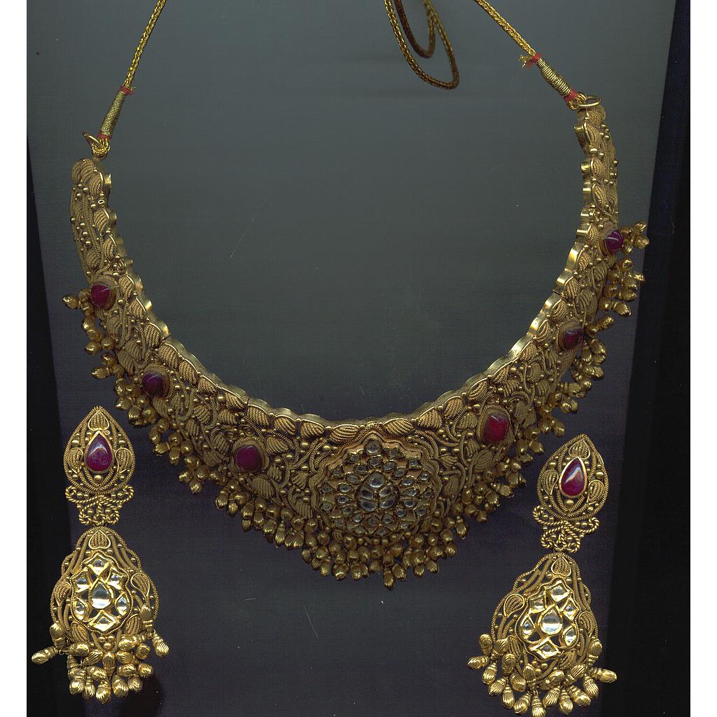GOLD HALF SET ROUND ANTIQUE EXCLUSIVE