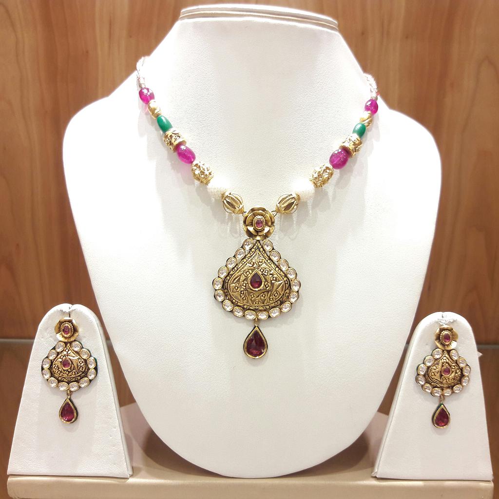 GOLD HALF SET PENDENT ANTIQUE EXCLUSIVE