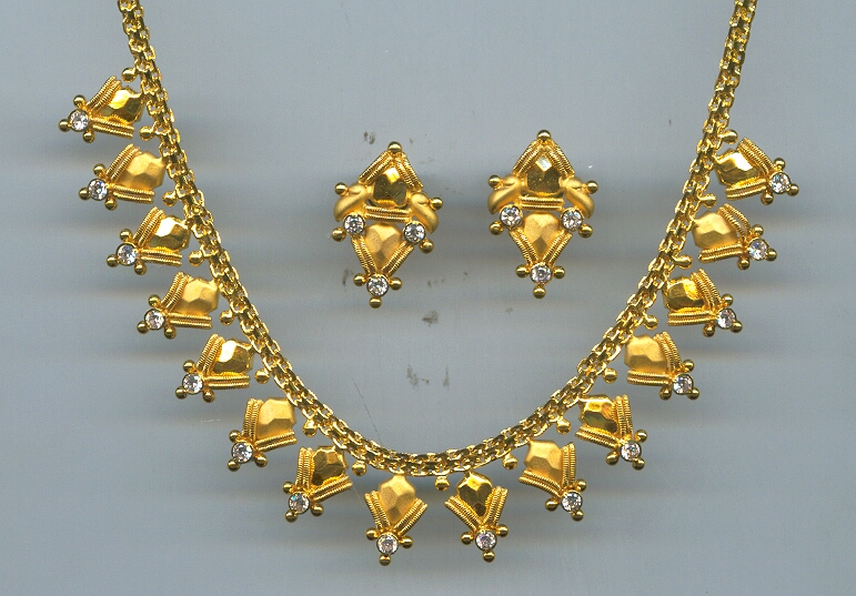 GOLD HALF SET ROUND CASTING EXCLUSIVE