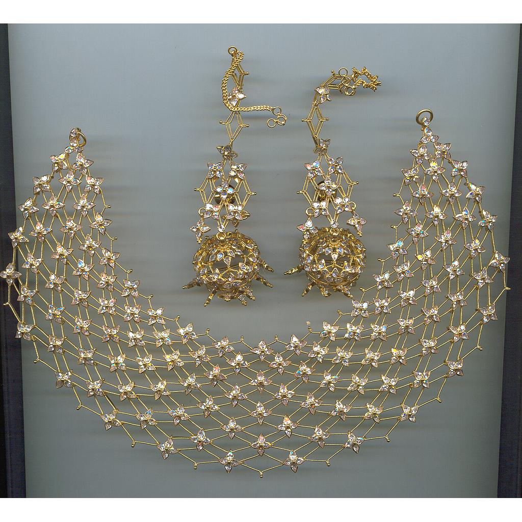GOLD HALF SET ROUND DESIGNER EXCLUSIVE