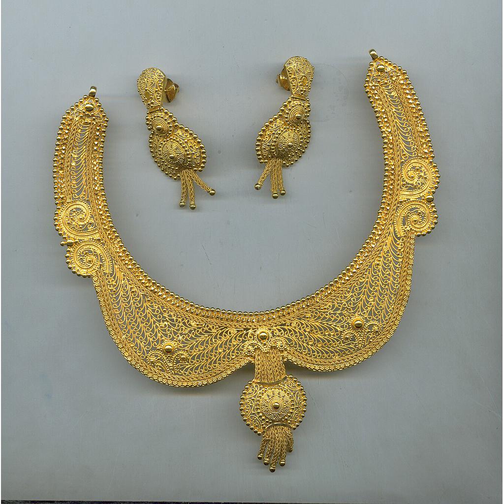 GOLD HALF SET ROUND DESIGNER EXCLUSIVE