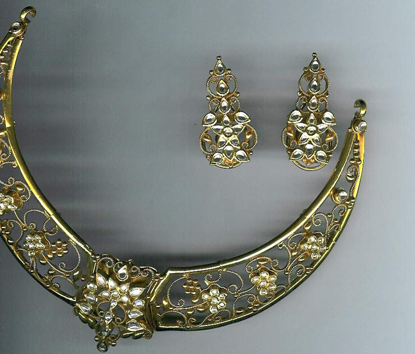 GOLD HALF SET ROUND DESIGNER GENERAL