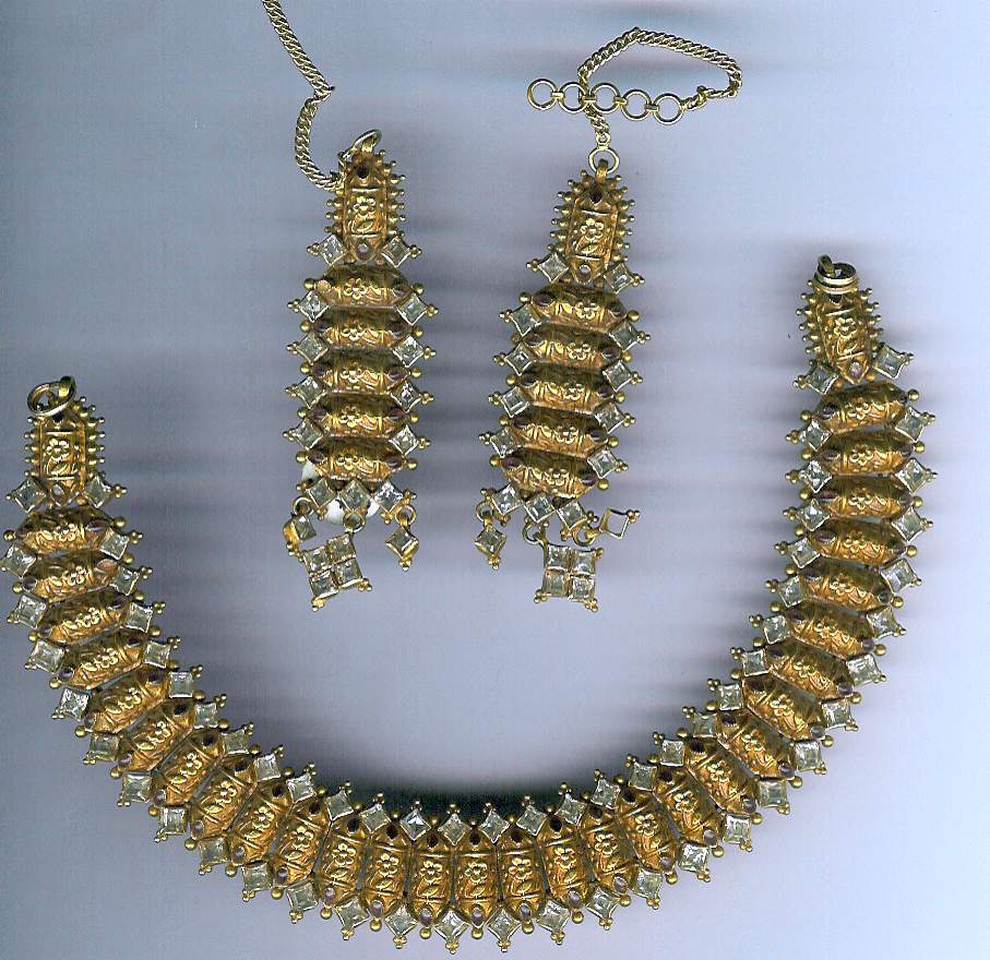 GOLD HALF SET ROUND DESIGNER GENERAL