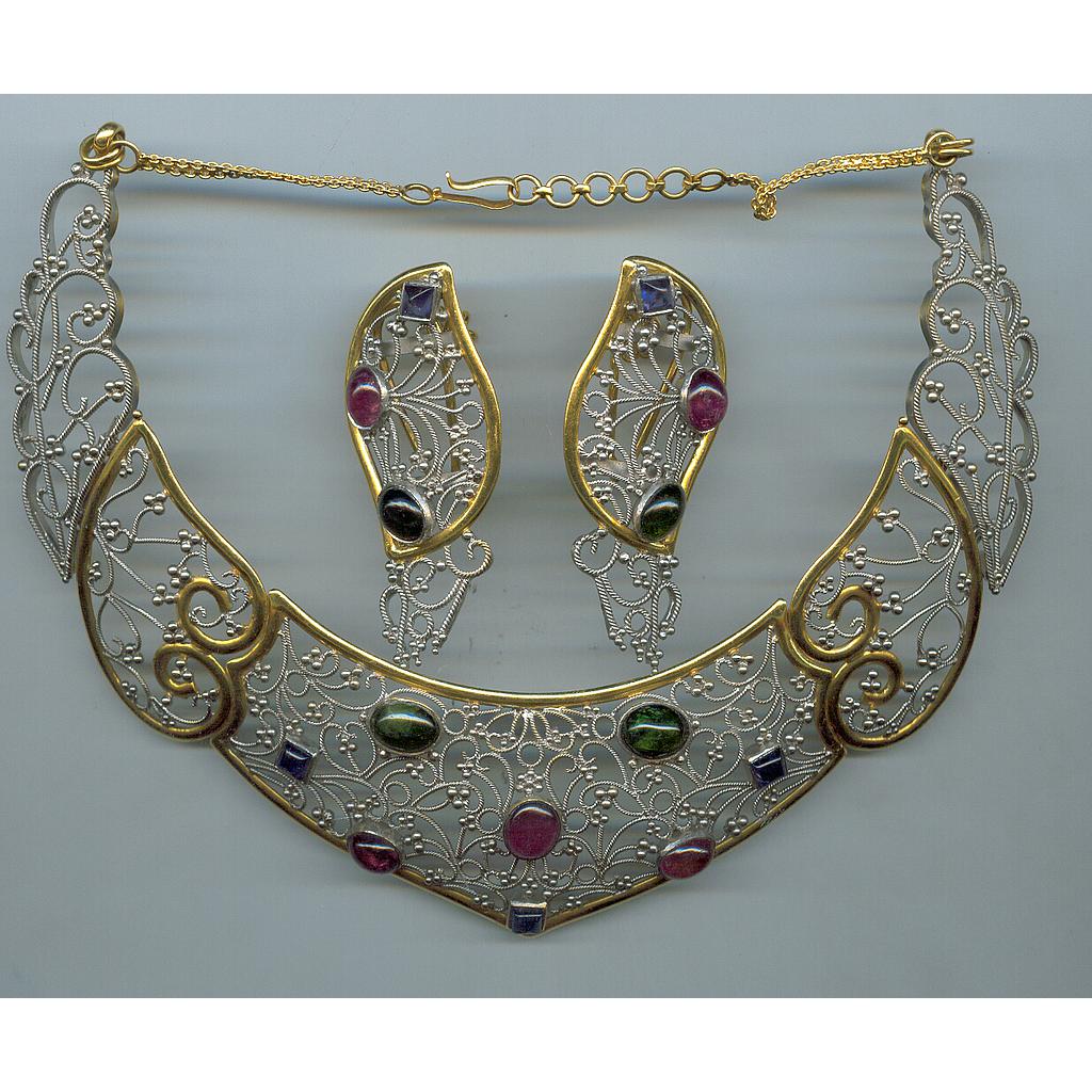 GOLD HALF SET ROUND DESIGNER GENERAL