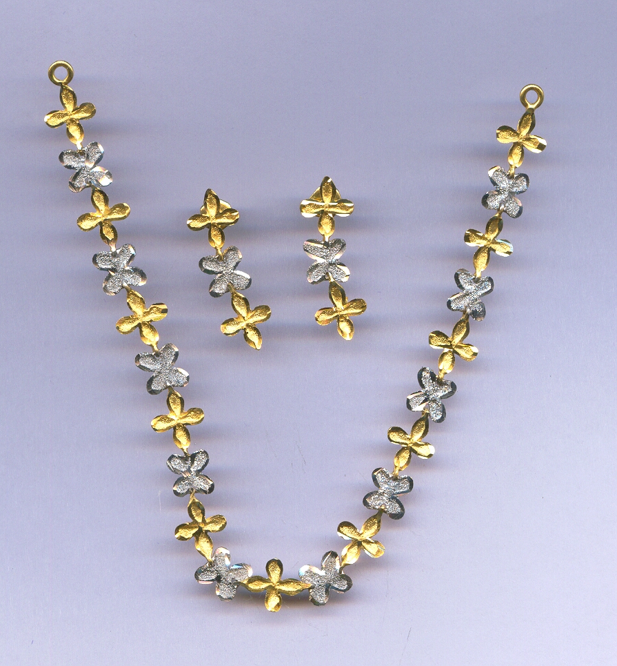 GOLD HALF SET ROUND DESIGNER GENERAL