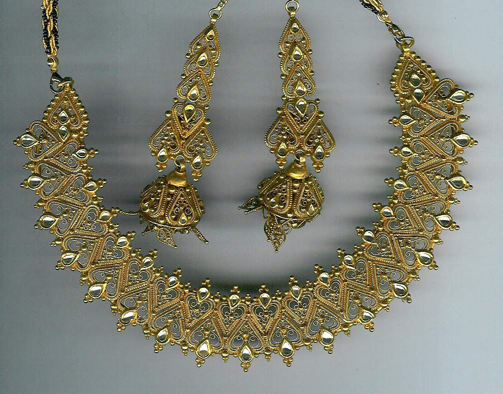 GOLD HALF SET ROUND DESIGNER GENERAL