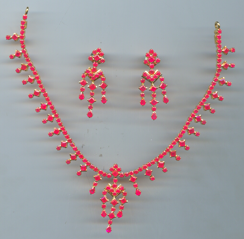 GOLD HALF SET ROUND REALSTONE EXCLUSIVE