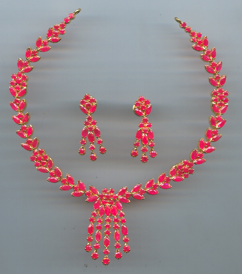 GOLD HALF SET ROUND REALSTONE EXCLUSIVE