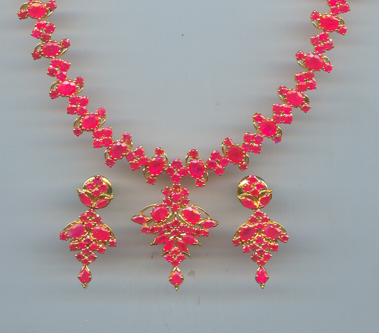GOLD HALF SET ROUND REALSTONE EXCLUSIVE