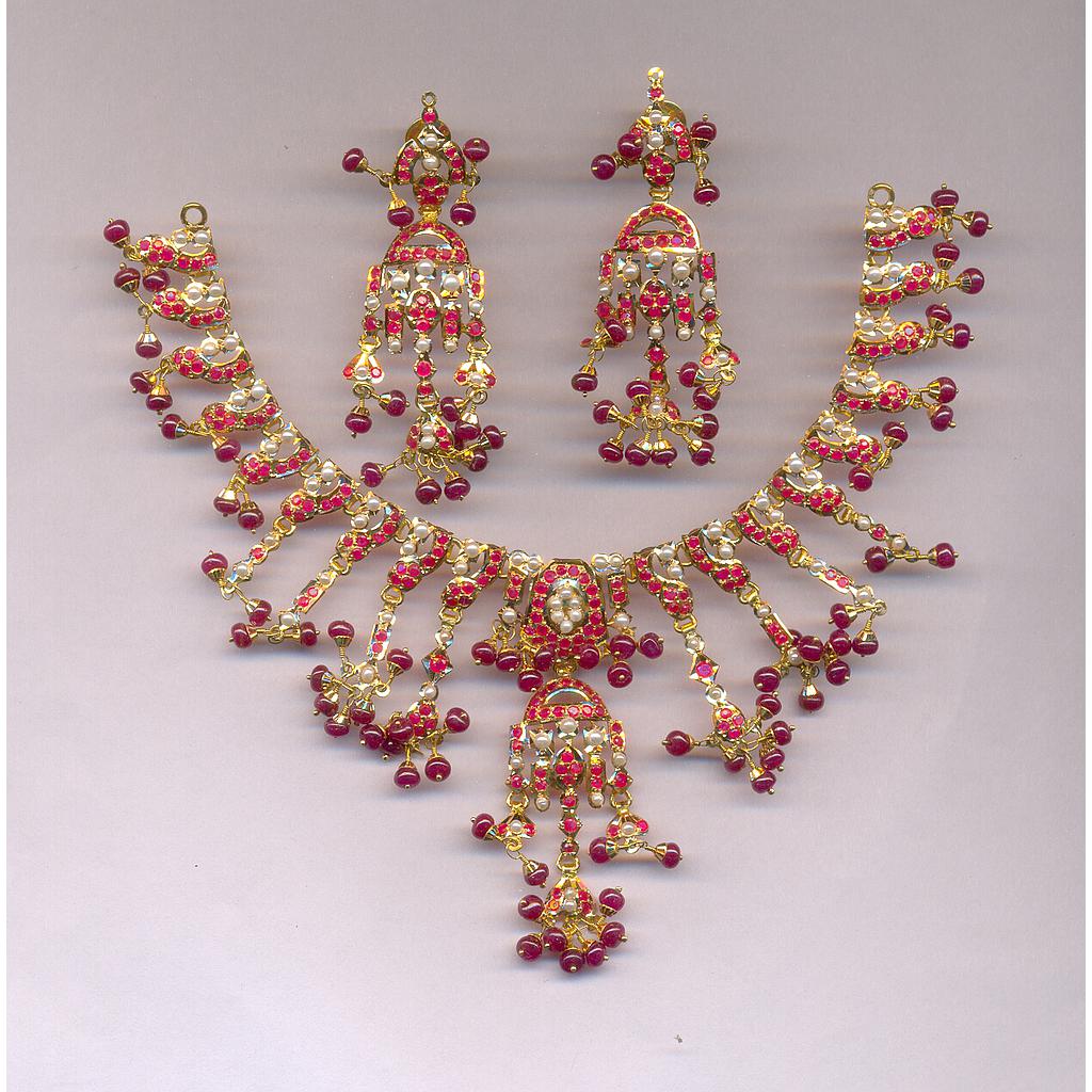 GOLD HALF SET ROUND REALSTONE FANCY