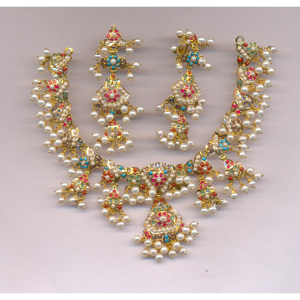 GOLD HALF SET ROUND REALSTONE FANCY