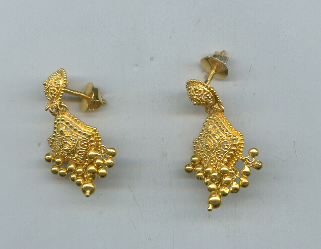 GOLD HANGING