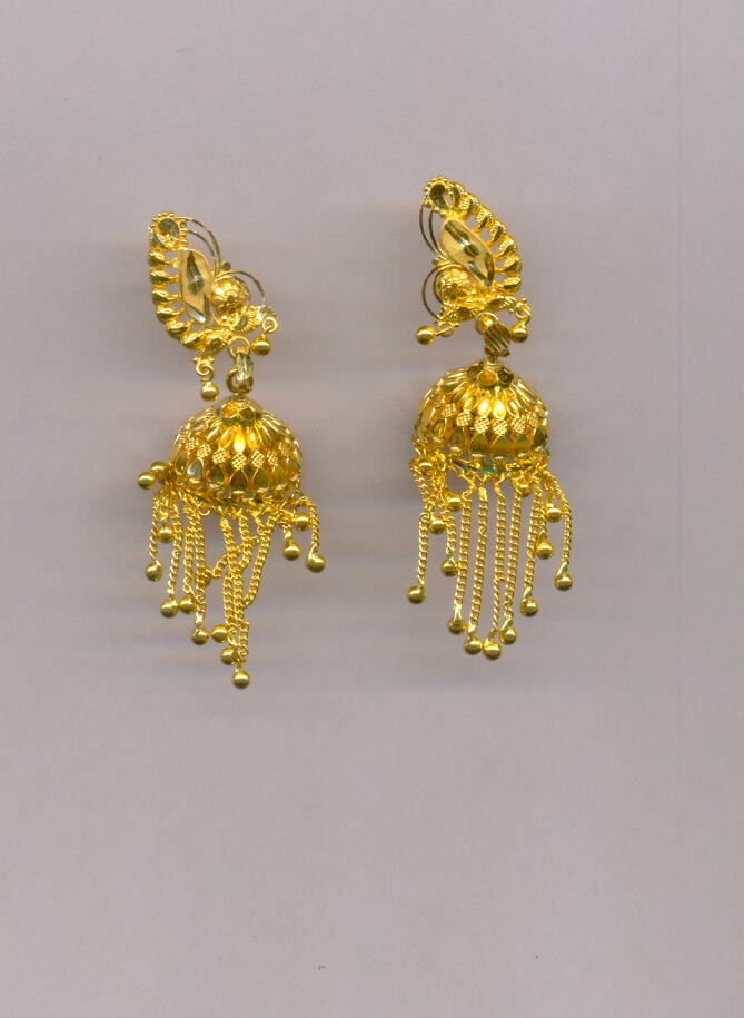 GOLD HANGING