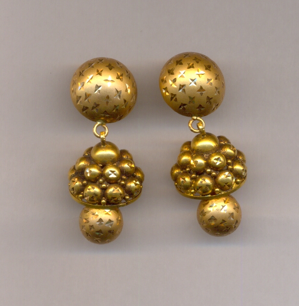 GOLD HANGING ANTIQUE FANCY