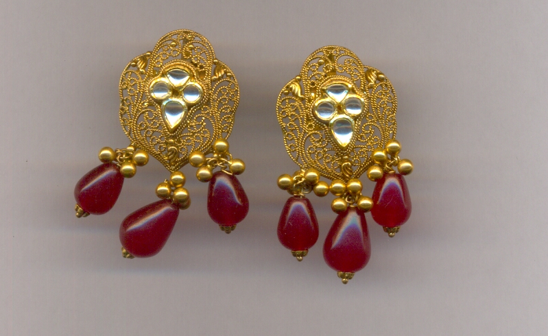 GOLD HANGING ANTIQUE FANCY