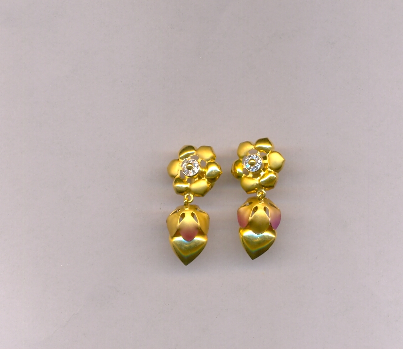 GOLD HANGING CASTING EXCLUSIVE