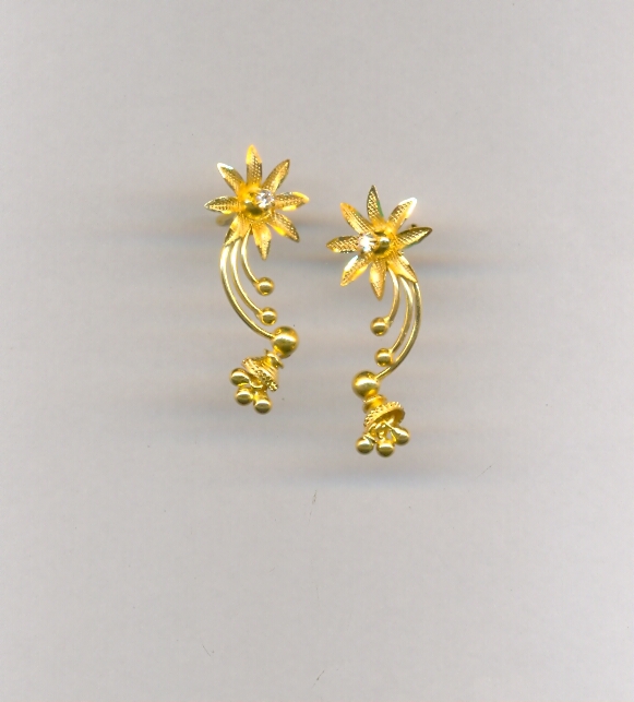 GOLD HANGING CASTING EXCLUSIVE