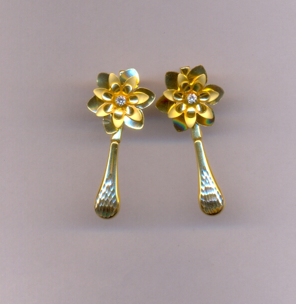 GOLD HANGING CASTING EXCLUSIVE