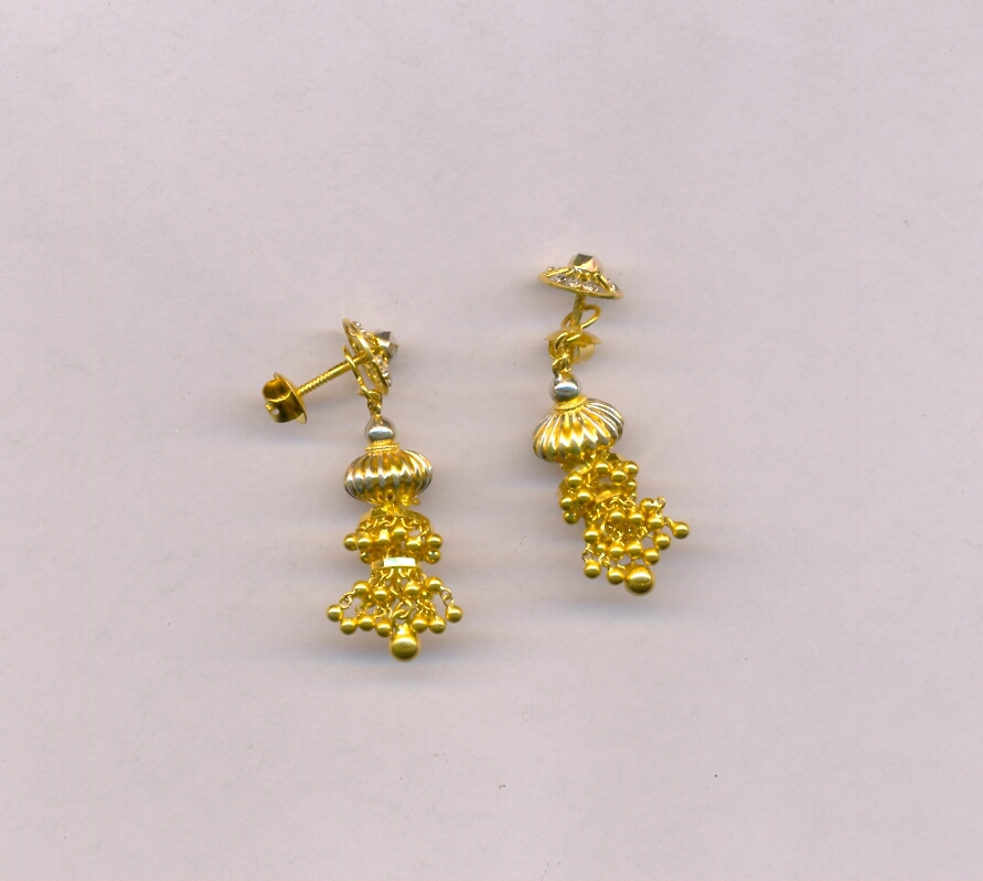 GOLD HANGING CASTING EXCLUSIVE