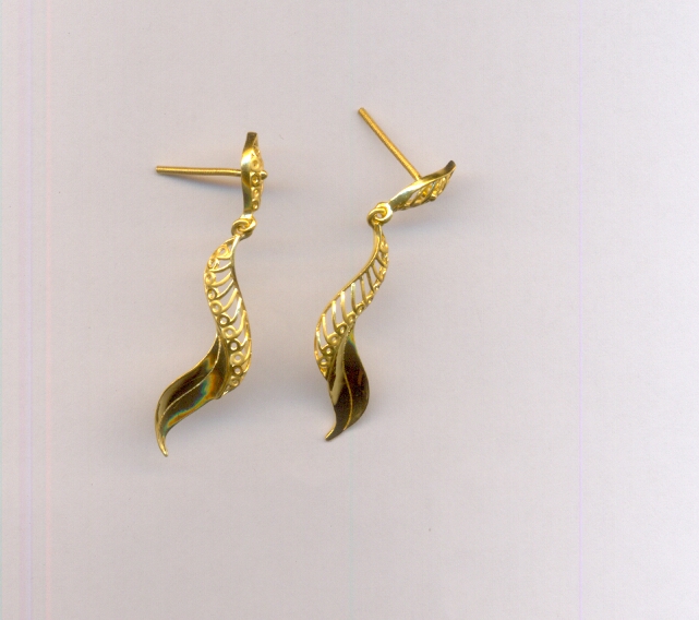 GOLD HANGING CASTING EXCLUSIVE