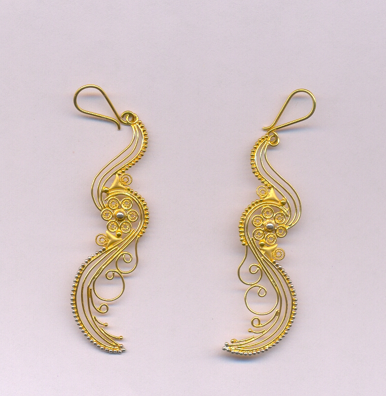 GOLD HANGING CASTING EXCLUSIVE