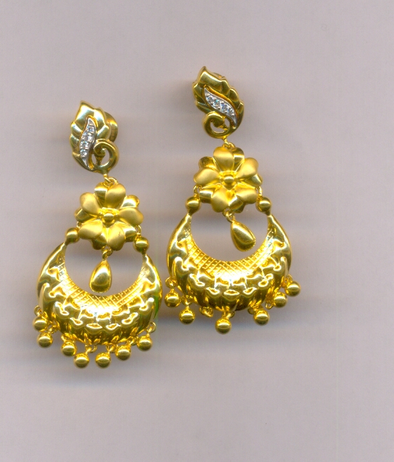 GOLD HANGING CASTING EXCLUSIVE
